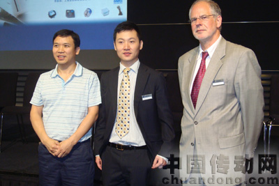 出口部經理Rainer Kahlen(右一)  亞太區總監董壽偉（右二）  嘉賓（左一）