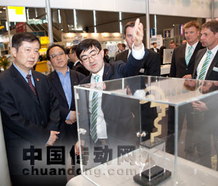 工業和信息化部副部長劉利華率25人團參觀菲尼克斯電氣展臺