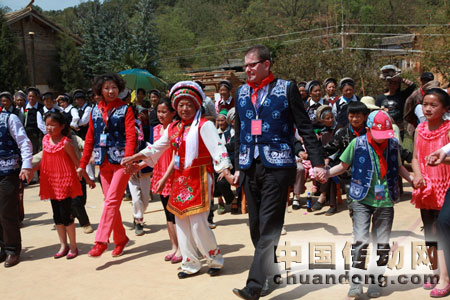 西門子工業(yè)業(yè)務(wù)領(lǐng)域與其渠道伙伴訪問云南省鶴慶縣，調(diào)研西門子在當(dāng)?shù)卦O(shè)立的愛心助學(xué)項(xiàng)目